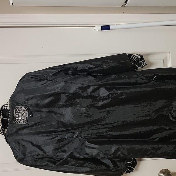 Black and cream plaid button up with belt  no rips or tears size large tag - Picture 7 of 7